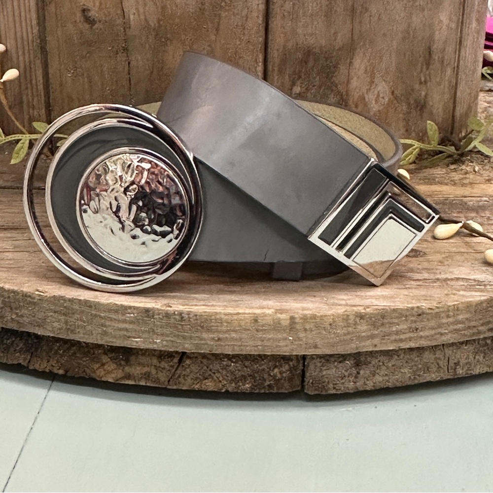 Chico’s Chunky Silver Gray Patent Adjustable Belt Hammered Size Small Medium